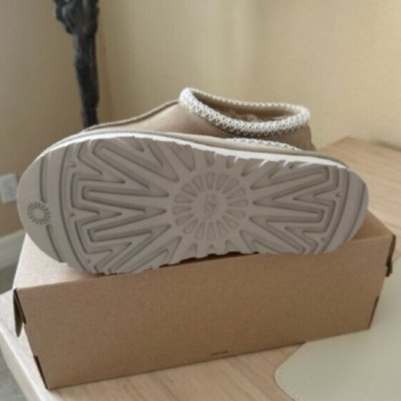 UGG Cream Slippers for Women - Picture 5 of 7